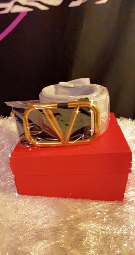 Ladies fashion designer belts comes in black and red